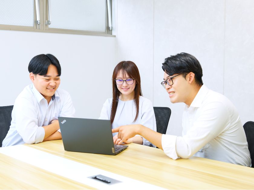 社員3名